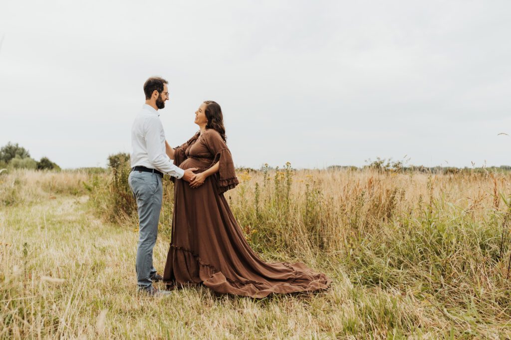 zwangerschapsfotoshoot-zwanger-fotograaf-utrecht-buiten-binnen-fotoshoot-hoefenhaag-nieuwegein-ijsselstein