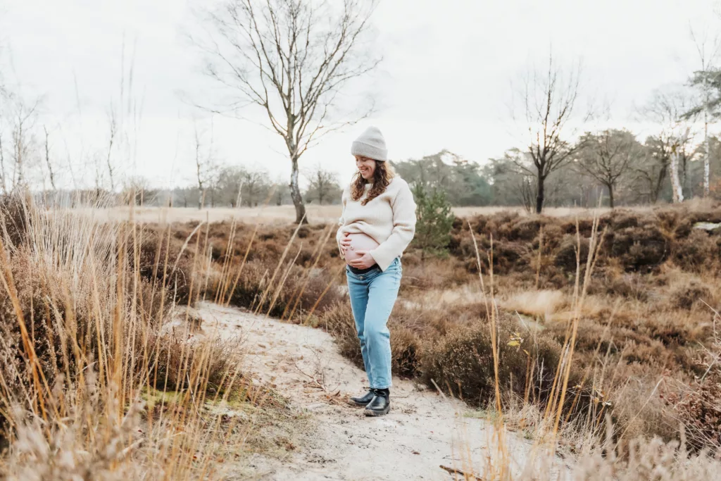 zwangerschapsfotoshoot-in-de-winter-fotograaf-utrecht-zwanger-maarssen-vleuten